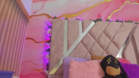 Melanie  online show from February 21, 10:40 am