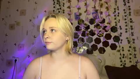 bella_and_alice online show from October 1, 2:49 pm