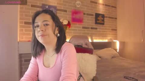 Snapshot of bella_fournier chatting on October 14, 11:52 pm Bella online show from October 14, 11:52 pm