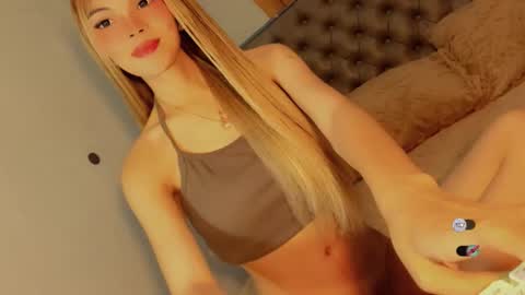 Bella online show from November 30, 8:27 pm