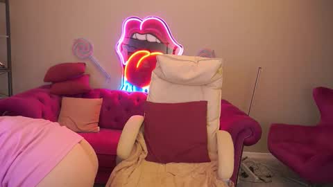 Bella online show from February 9, 3:26 pm