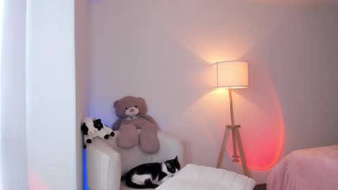 Bella Mia online show from December 3, 7:25 pm