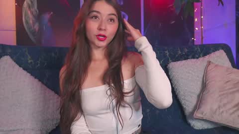 Snapshot of bellapazzia13 chatting on December 19, 5:29 pm online show from December 19, 5:29 pm