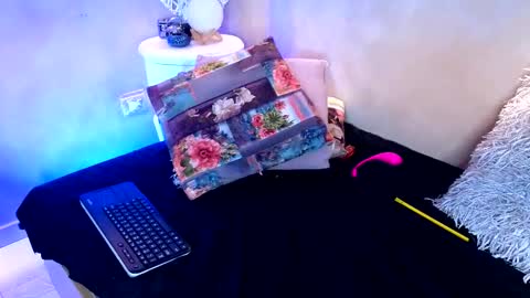 bellarooux online show from March 9, 12:32 pm