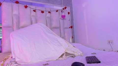 BellaSanderrs online show from April 1, 12:39 pm