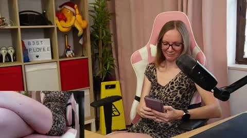 Alice online show from December 2, 2:15 pm