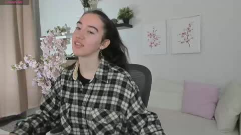 Bella online show from April 14, 2:53 pm