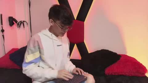 Neon online show from November 10, 11:24 am