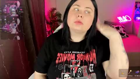 LinaBoo online show from November 18, 3:31 am