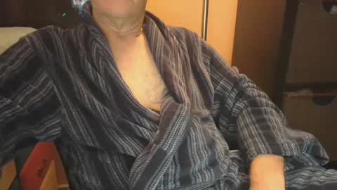 Snapshot of bendrinkin chatting on October 19, 9:58 am bendrinkin online show from October 19, 9:58 am