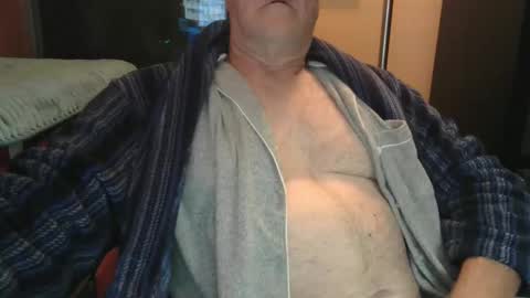 Snapshot of bendrinkin chatting on October 17, 10:08 am bendrinkin online show from October 17, 10:08 am