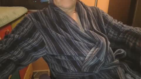 Snapshot of bendrinkin chatting on October 14, 10:07 am bendrinkin online show from October 14, 10:07 am