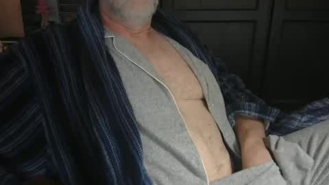 Snapshot of bendrinkin chatting on February 10, 10:09 am bendrinkin online show from February 10, 10:09 am