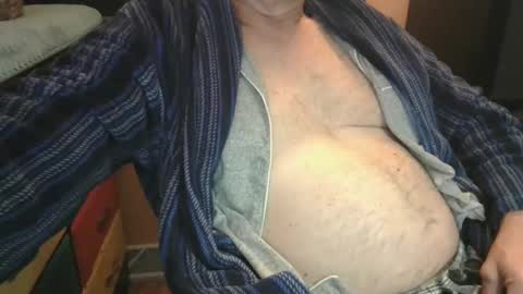 Snapshot of bendrinkin chatting on October 15, 11:22 am bendrinkin online show from October 15, 11:22 am