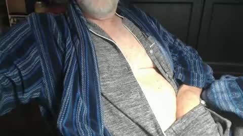 Snapshot of bendrinkin chatting on January 2, 11:31 am bendrinkin online show from January 2, 11:31 am