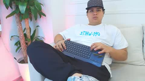 bennett_alejoo online show from December 4, 7:02 pm