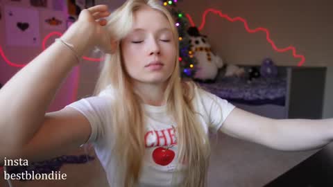 Chloe Next stream on Friday online show from December 21, 5:29 pm