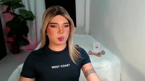 bestgirljulia online show from February 5, 9:24 am