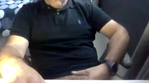 Virtual Gentleman online show from January 6, 7:35 pm