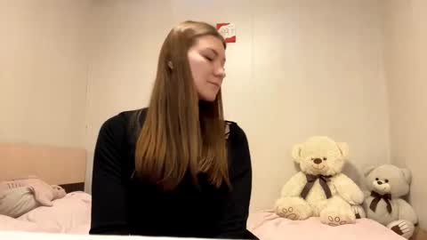 Mia online show from January 11, 7:20 pm