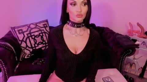 Snapshot of bettybishop chatting on February 24, 1:13 am NatashaxoBangs online show from February 24, 1:13 am