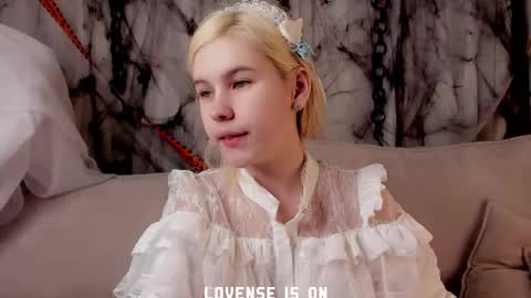 Eliz online show from November 6, 1:41 am