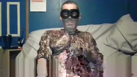 big9inchsnake online show from December 18, 7:04 am