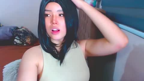 Mia online show from December 13, 3:21 pm