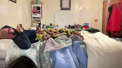 Mr. Muscle Monster online show from December 17, 1:34 am