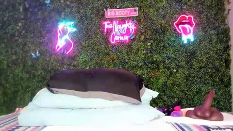 bigbuttsarena online show from February 20, 6:02 am