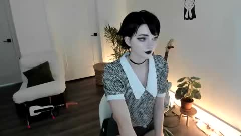 Ella online show from October 16, 3:33 pm