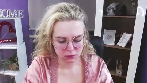 Z O E Y online show from February 10, 5:54 am