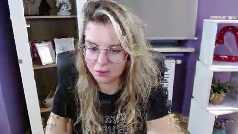 Z O E Y online show from October 6, 4:30 am