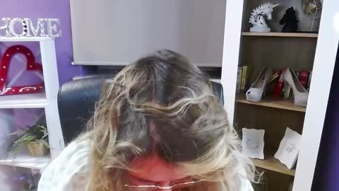 Z O E Y online show from January 6, 5:33 am