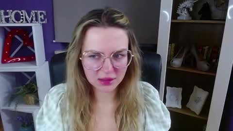 Z O E Y online show from January 12, 5:36 am