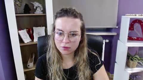 Z O E Y online show from October 7, 4:52 am