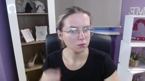 Z O E Y online show from September 23, 4:50 am