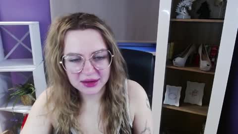 Z O E Y online show from March 30, 4:45 am