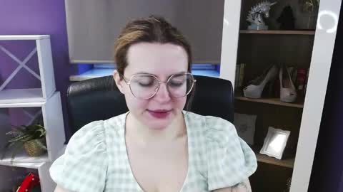 Z O E Y online show from April 13, 4:39 am