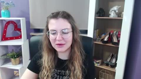 Z O E Y online show from March 3, 5:31 am