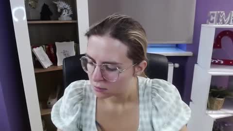 Z O E Y online show from September 25, 5:14 am