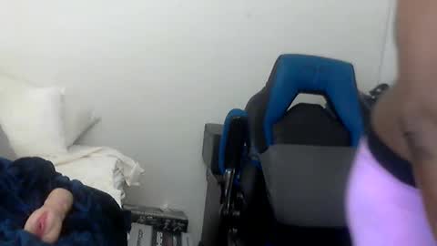 BlackShuggies online show from April 18, 7:07 pm