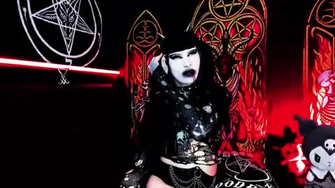   online show from October 12, 3:37 pm