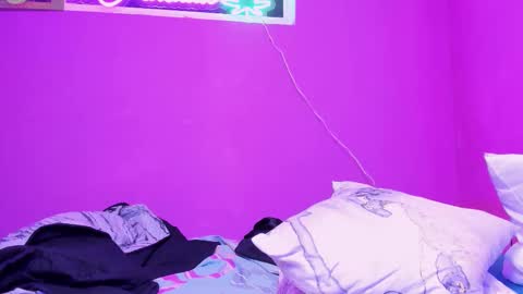 Pau online show from November 18, 4:26 am