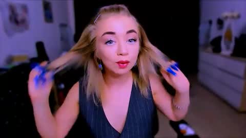 Nicole online show from November 10, 9:12 am