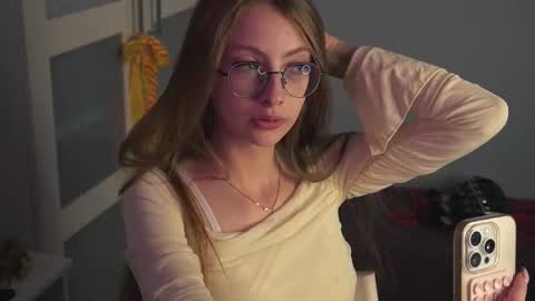  LiLy online show from September 28, 4:16 pm