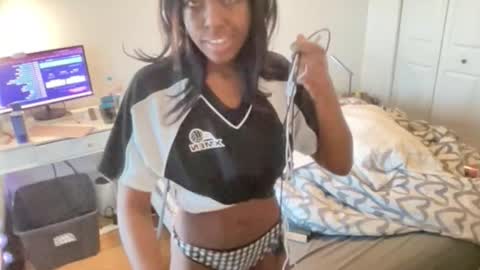 bloggirllaurel online show from February 5, 8:12 pm