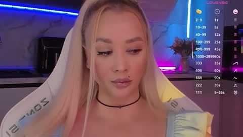 Lana online show from November 18, 6:49 am