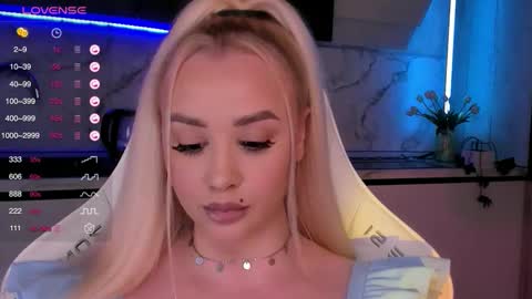 Lana online show from October 28, 8:15 am