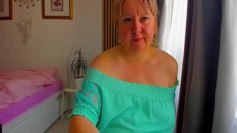 Nicole online show from May 18, 4:07 am